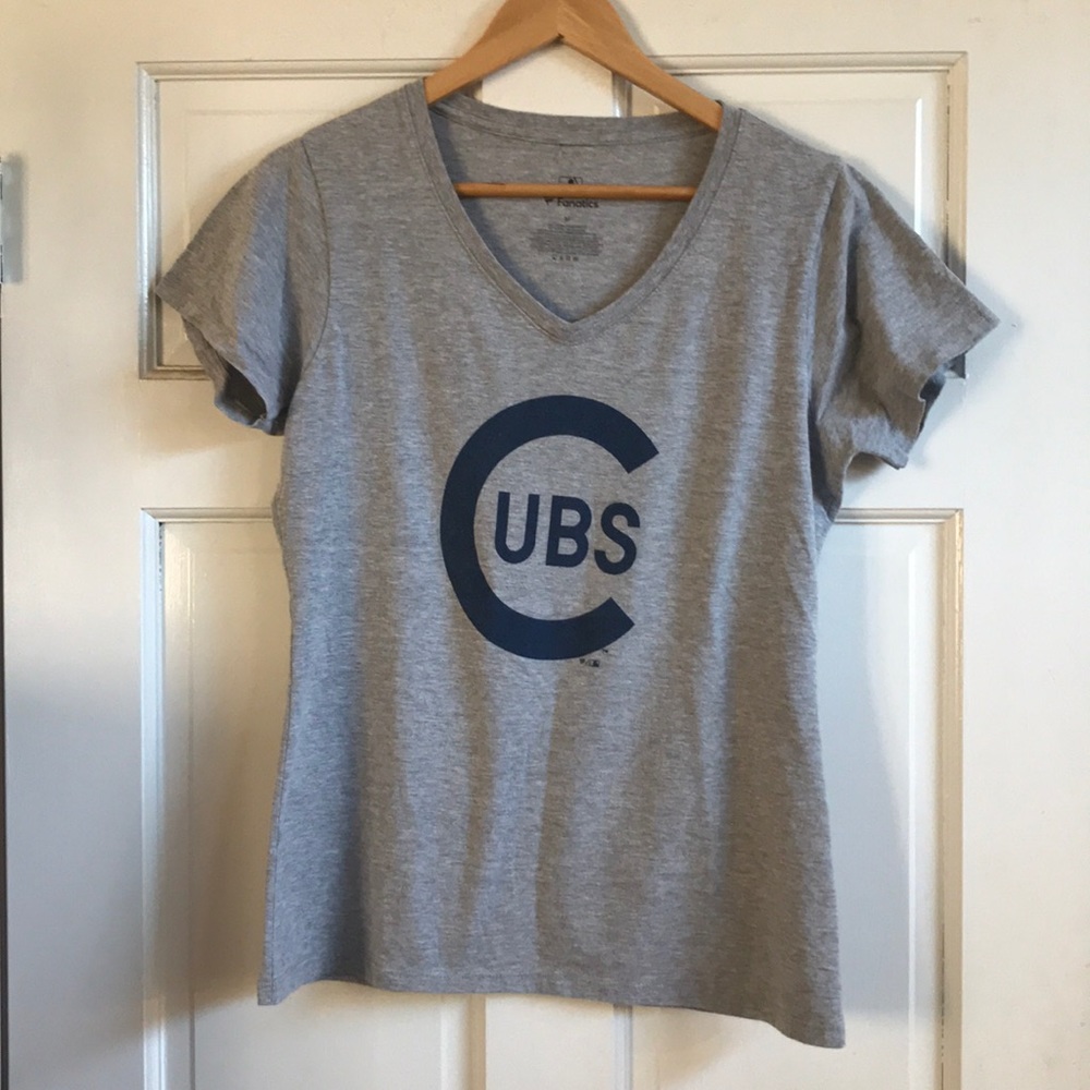 Women’s heather Gray V-neck Cubs T-shirt
